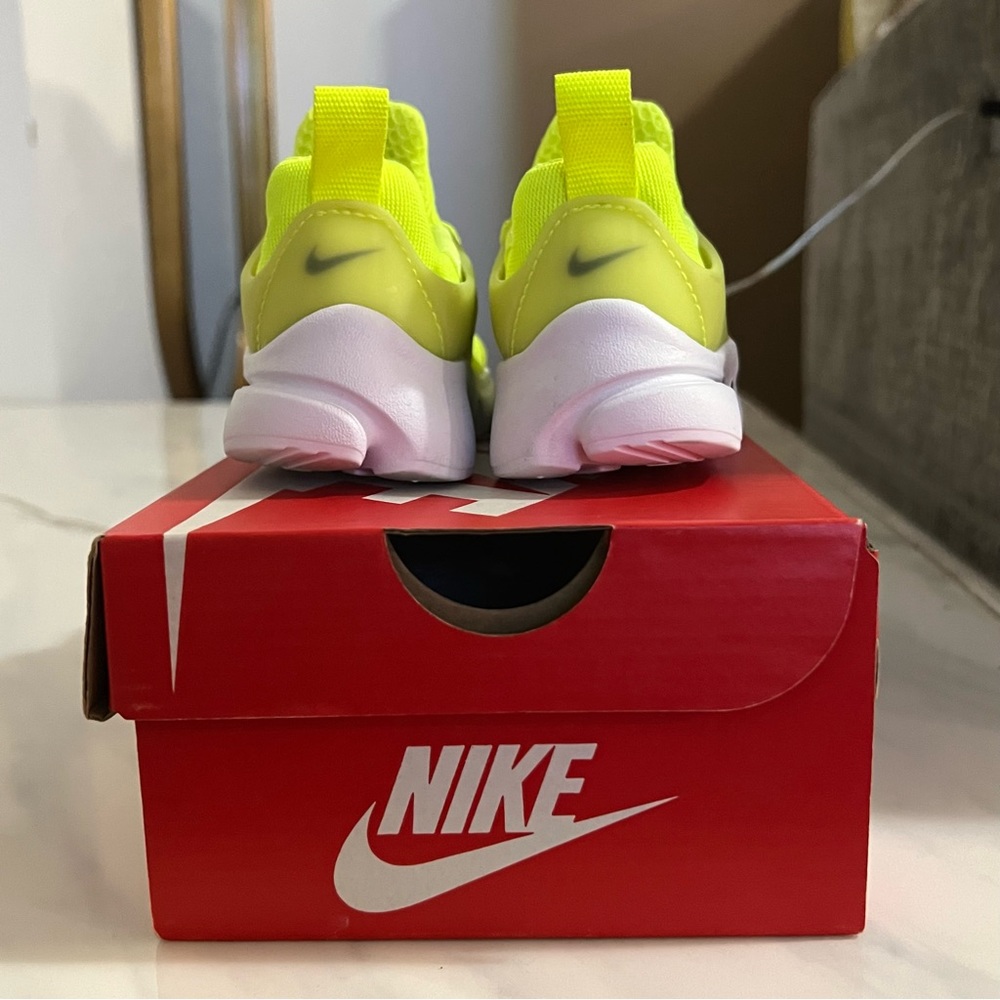 Nike- little presto